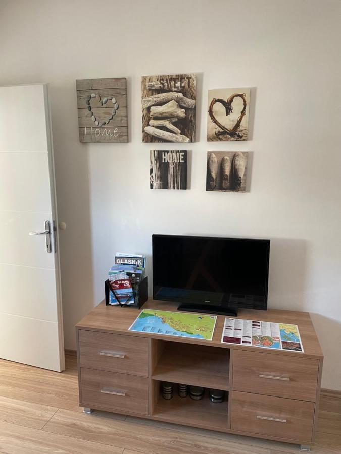 Casa Estancia Apartment Njivice Bagian luar foto